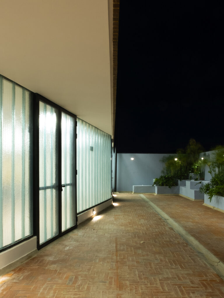 Edificio Administrativo CoopChipaque. Arquitectura y Construcción Constructiva Soluciones y MPB Studio.